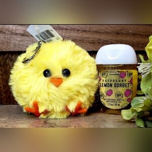 Bath & Body Works Easter Fluffy Chick Pom Pocketbac Holder & Hand Sani Refill